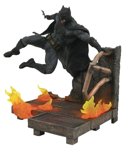 Diamond Select - Batman - Gallery Diorama Statue