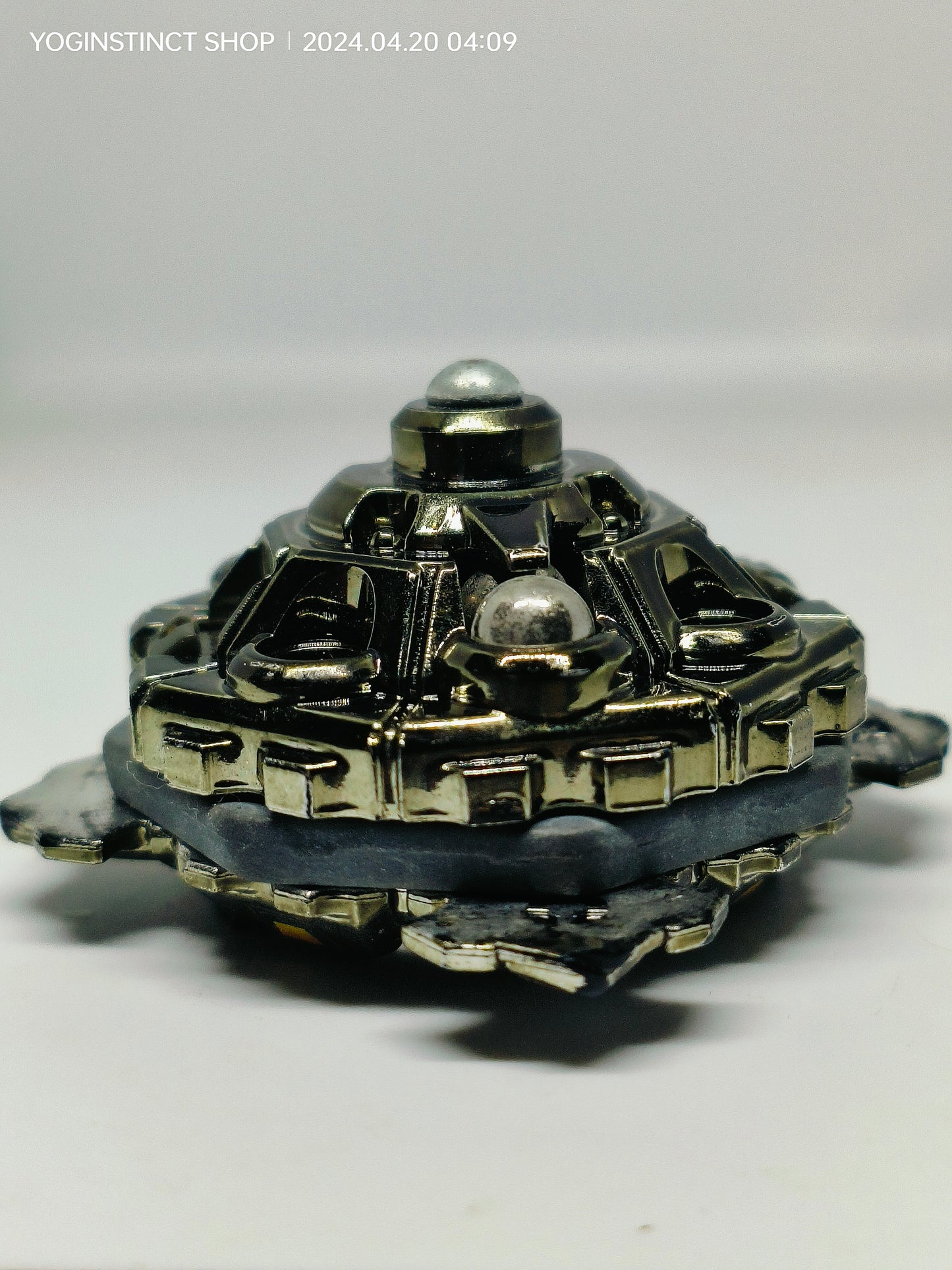 A-14 Draciel Shield / S (B) silver version - Takaratomy Beyblade: Shoot