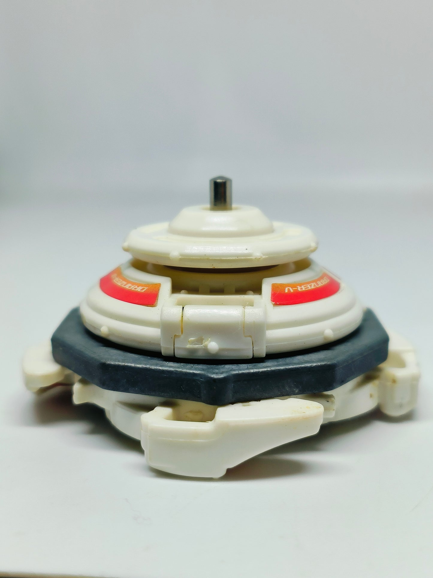 Dranzer Volcano (White version) - A-57  Takaratomy Beyblade plastic Generation