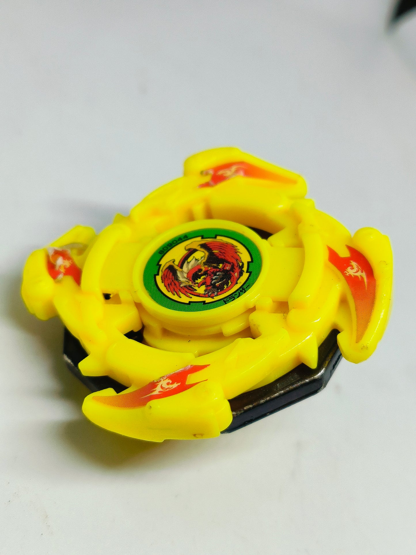 Dranzer Volcano (yellow version) - A-57  Takaratomy Beyblade plastic Generation