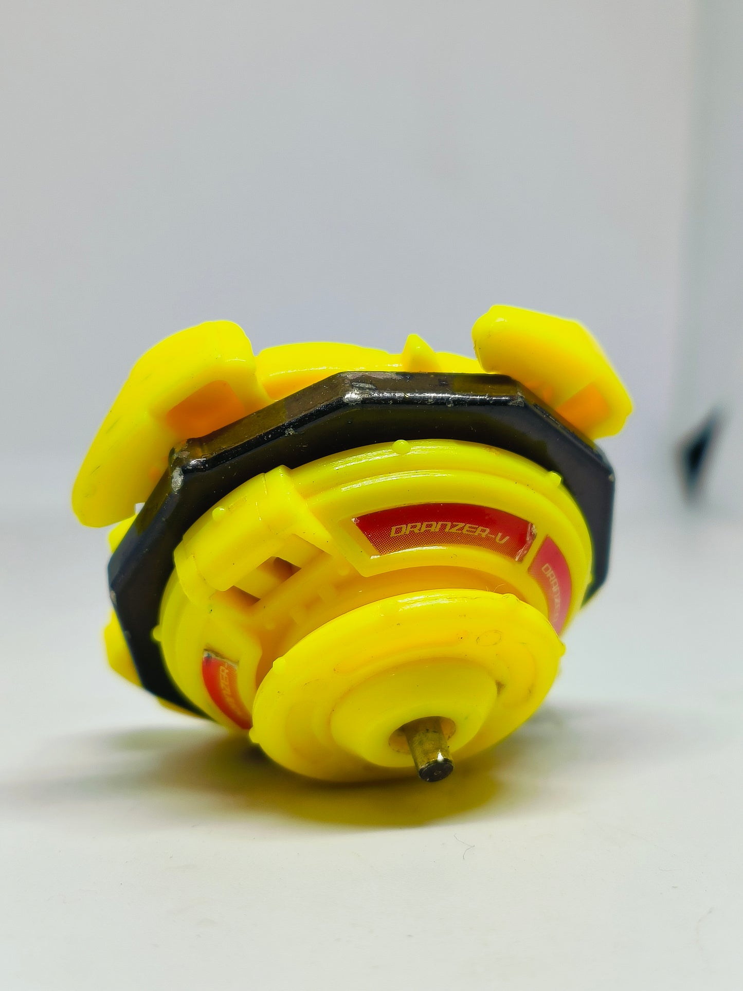 Dranzer Volcano (yellow version) - A-57  Takaratomy Beyblade plastic Generation